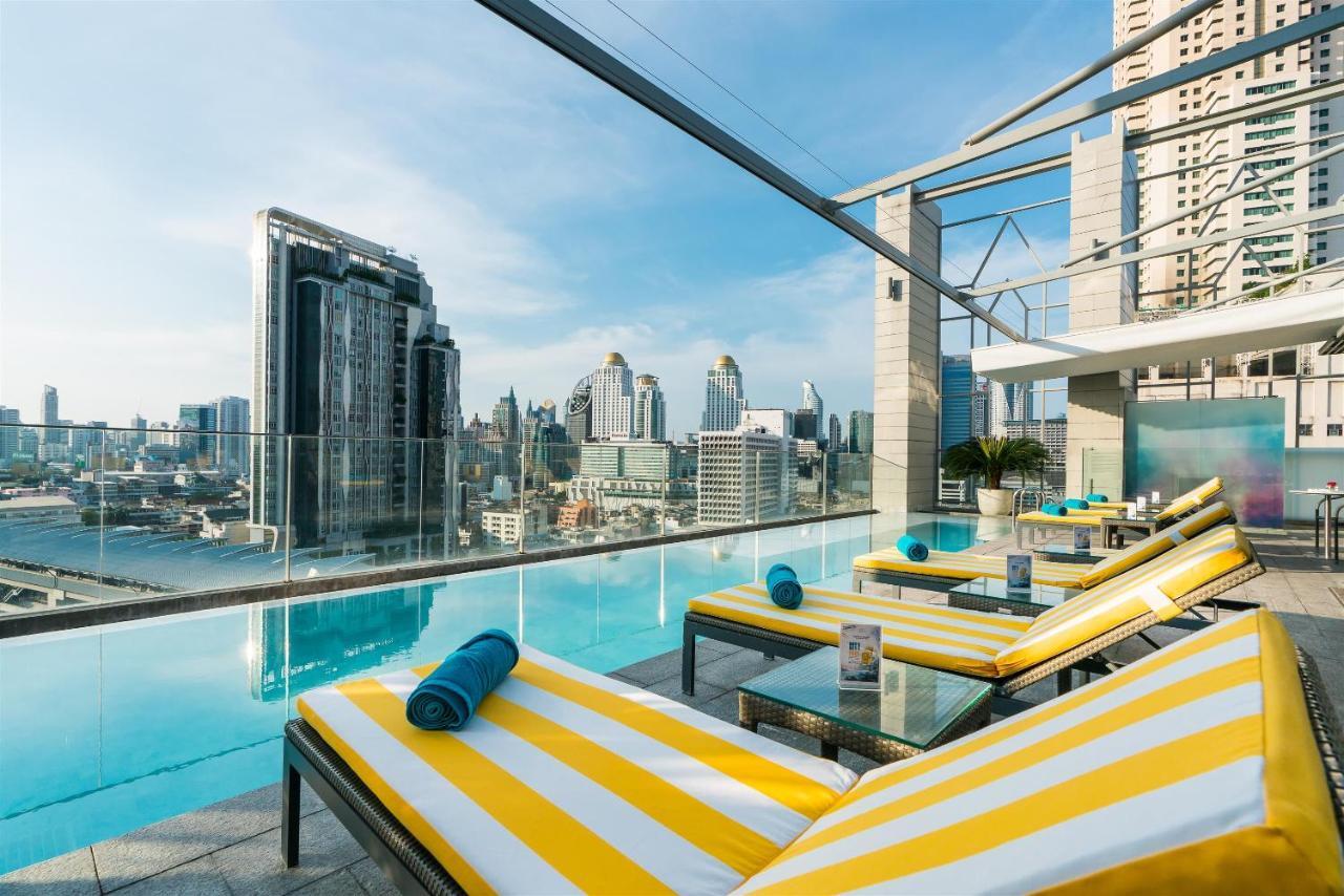Akara Hotel Bangkok Exteriör bild The rooftop pool at the hotel