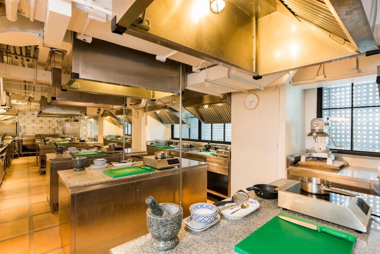 Akara Hotel Bangkok Exteriör bild A typical commercial kitchen
