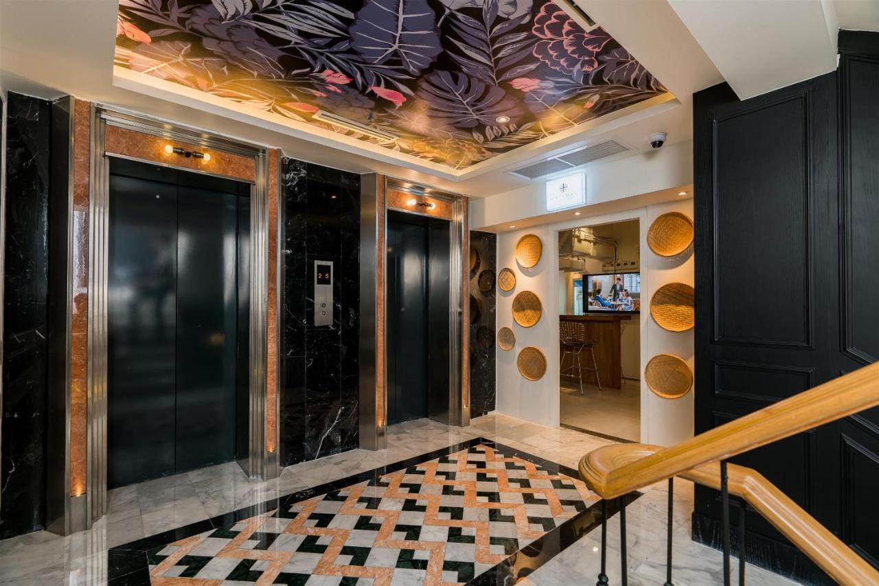 Akara Hotel Bangkok Exteriör bild The elevators